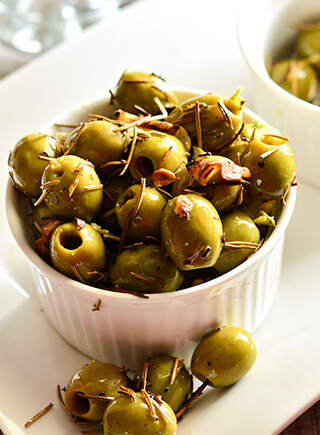 HERB MARINATED OLIVES